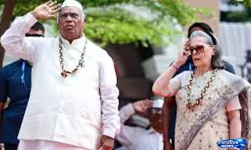 सोनिया गांधी के खिलाफ कानूनी कार्रवाई की मांग