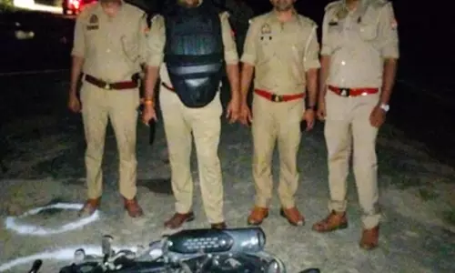 पुलिस पर फायरिंग कर भाग रहा आरोपी घायल