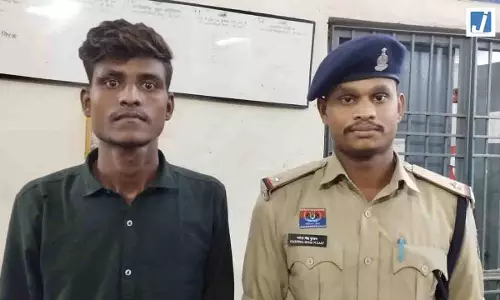 गला दबाकर मोबाइल छीनने वाले आरोपी को पुलिस ने घेराबंदी कर पकड़ा