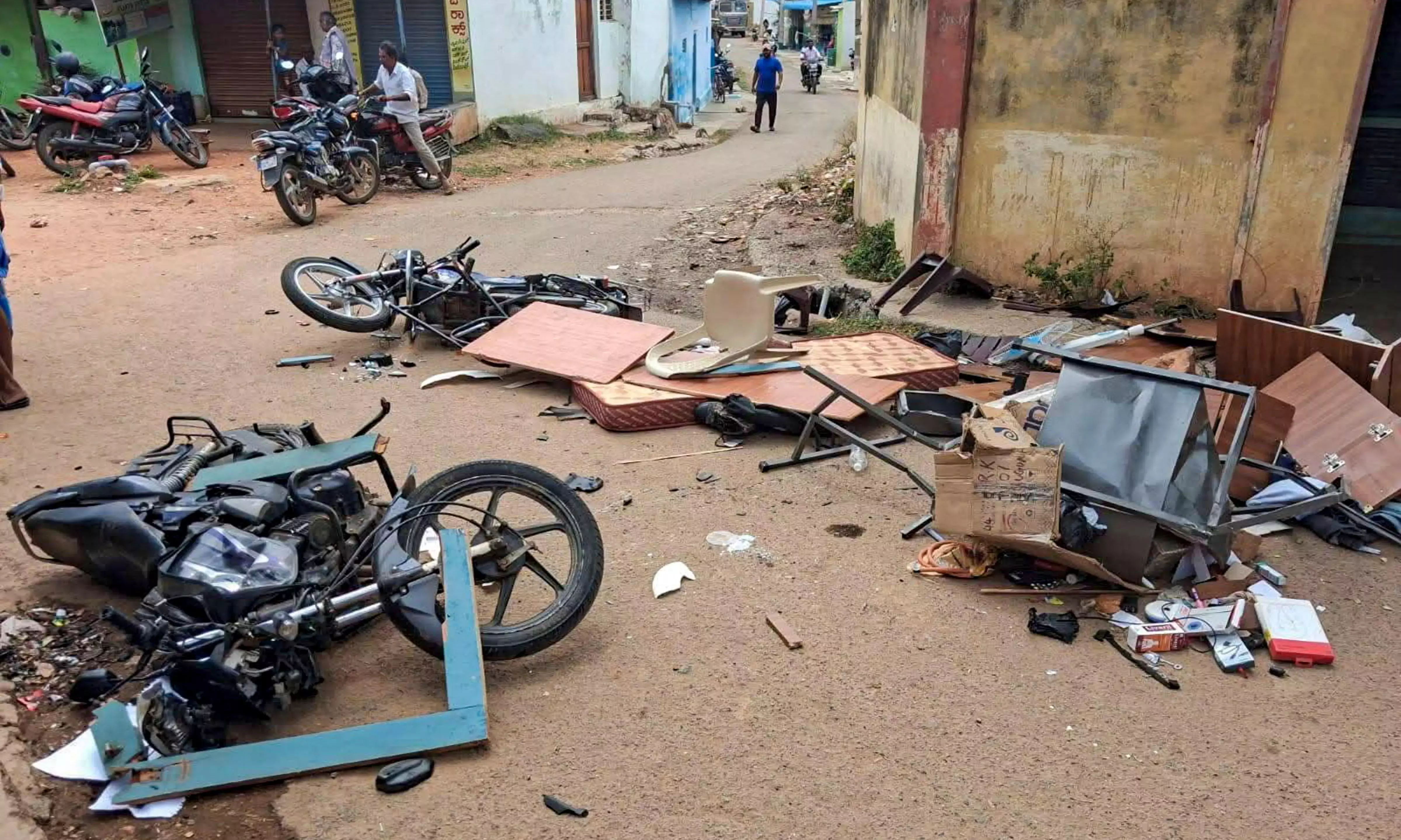 Karnataka के जंगल में अवैध शिकार को लेकर हुई गोलीबारी में तीन लोगों की मौत