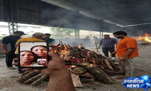 दाह संस्कार के बाद तेरहवीं में भी नदारद रहीं बेटियां दाह संस्कार के बाद तेरहवीं में भी नदारद रहीं बेटियां