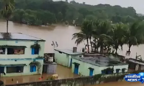 ब्रह्मणी नदी में अचानक आई बाढ़, 300 स्कूली छात्र फंसे