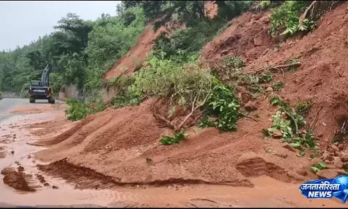 भारी बारिश से NH-49 पर भूस्खलन, कांजीपानी और जुडिया घाटी में यातायात बाधित