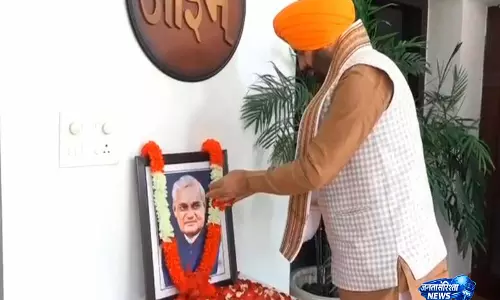 हरियाणा CM ने अटल बिहारी वाजपेयी को दी श्रद्धांजलि