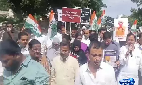 खड़गे की रैली स्थल के ‘शुद्धिकरण’ पर कांग्रेस का प्रदर्शन खड़गे की रैली स्थल के ‘शुद्धिकरण’ पर कांग्रेस का प्रदर्शन