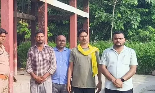UP: में इंसानियत की मिसाल गैरों ने बुजुर्ग को दी अंतिम विदाई UP: में इंसानियत की मिसाल गैरों ने बुजुर्ग को दी अंतिम विदाई