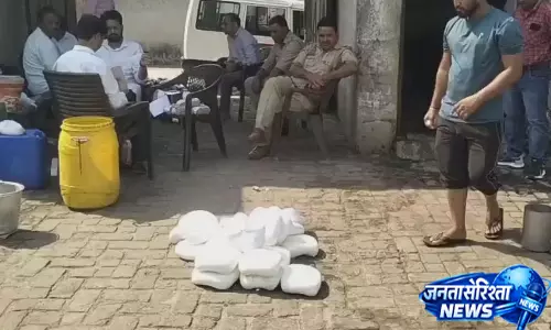 बुलंदशहर में मिलावट की आशंका पंजाबी डेयरी पर छापेमारी बुलंदशहर में मिलावट की आशंका पंजाबी डेयरी पर छापेमारी