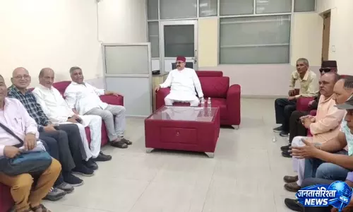 BJP कार्यालय पहुंचे चौबट्टाखाल के लोग, मंत्री के सामने उठाए भ्रष्टाचार और विकास कार्यों के मुद्दे