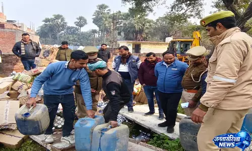 कोर्ट के आदेश पर 30 लाख की अवैध शराब नष्ट कोर्ट के आदेश पर 30 लाख की अवैध शराब नष्ट