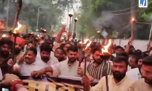 वंदे मातरम् विवाद पर BJP का प्रदर्शन, लखनऊ और जयपुर में निकली मशाल रैली