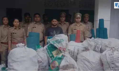 घर के अंदर बन रहे थे अवैध पटाखे, विस्फोटक सामग्री मिलने पर पुलिस का छापा घर के अंदर बन रहे थे अवैध पटाखे, विस्फोटक सामग्री मिलने पर पुलिस का छापा