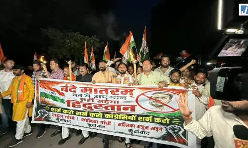 राष्ट्रगीत पर छत्तीसगढ़ में गरमाई सियासत, रायपुर में भाजपा की मशाल रैली