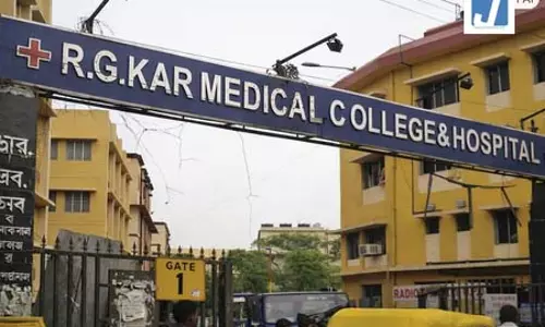 आरजी कर में युवक की मौत पर बवाल, परिजनों का लापरवाही का आरोप आरजी कर में युवक की मौत पर बवाल, परिजनों का लापरवाही का आरोप