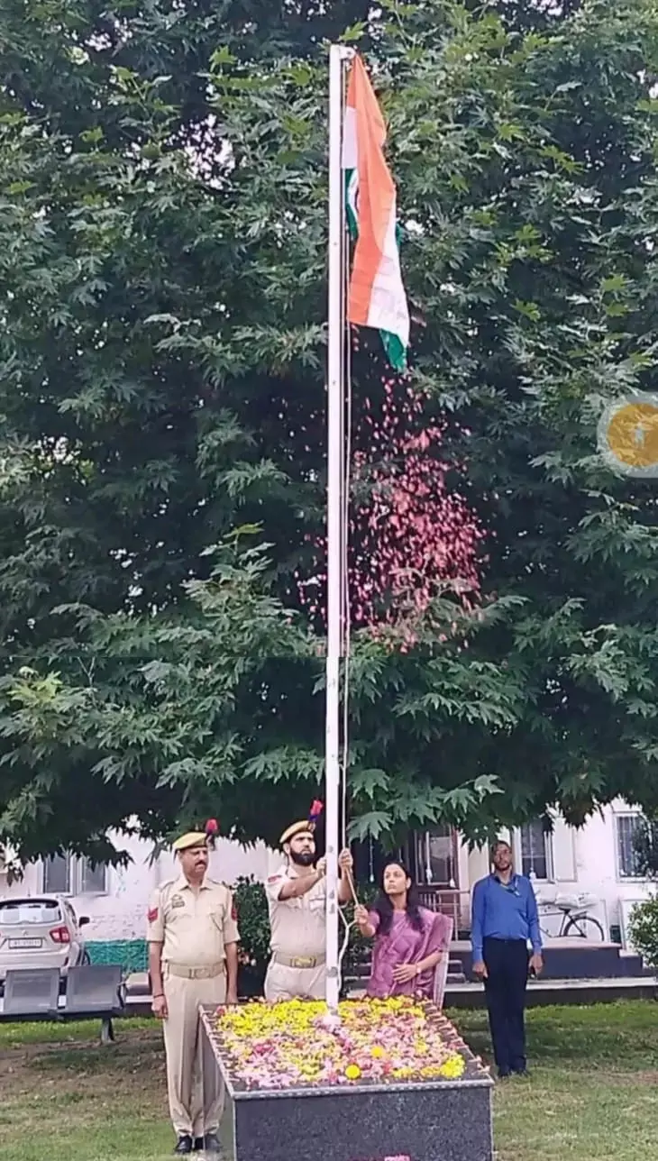 कश्मीर में देशभक्ति के रंग में स्वतंत्रता दिवस कश्मीर में देशभक्ति के रंग में स्वतंत्रता दिवस