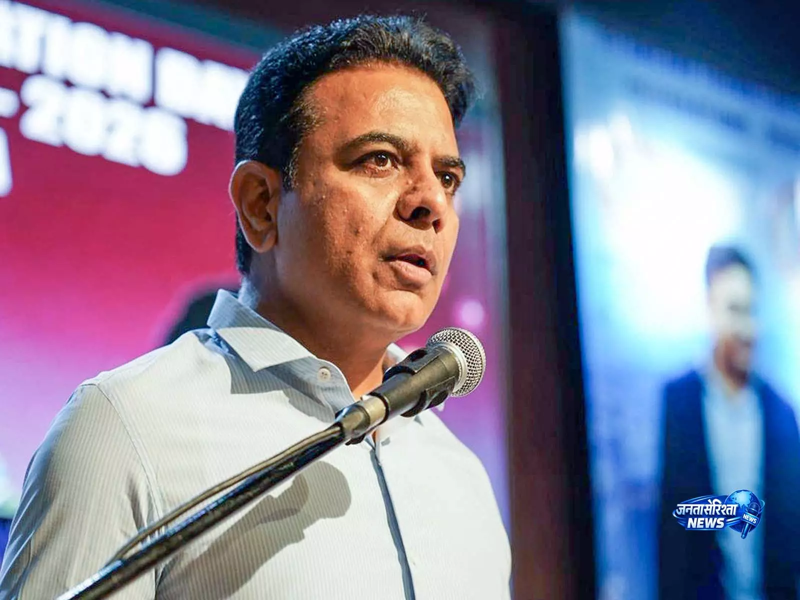 BRS के कार्यकारी अध्यक्ष KTR ने रेवंत रेड्डी की कुशल मज़दूरों वाली टिप्पणी की निंदा की BRS के कार्यकारी अध्यक्ष KTR ने रेवंत रेड्डी की कुशल मज़दूरों वाली टिप्पणी की निंदा की