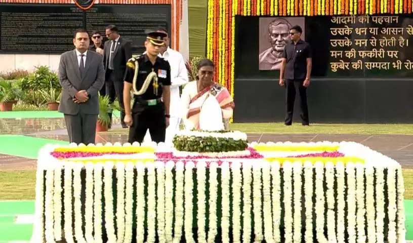 राष्ट्रपति मुर्मू ने अटल जी को दी श्रद्धांजलि राष्ट्रपति मुर्मू ने अटल जी को दी श्रद्धांजलि