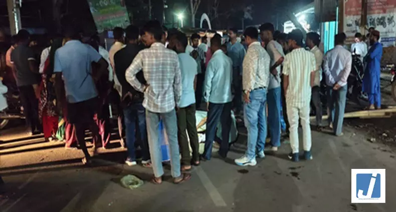 अनियंत्रित स्कॉर्पियो ने बाइक को मारी टक्कर, पिता-पुत्री की मौत पत्नी गंभीर अनियंत्रित स्कॉर्पियो ने बाइक को मारी टक्कर, पिता-पुत्री की मौत पत्नी गंभीर
