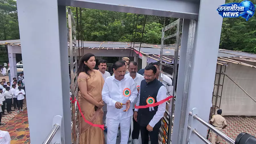 दाभोसा में ग्लास स्काईवॉक शुरू, पहाड़ियों और झरने का दिखेगा नजारा दाभोसा में ग्लास स्काईवॉक शुरू, पहाड़ियों और झरने का दिखेगा नजारा