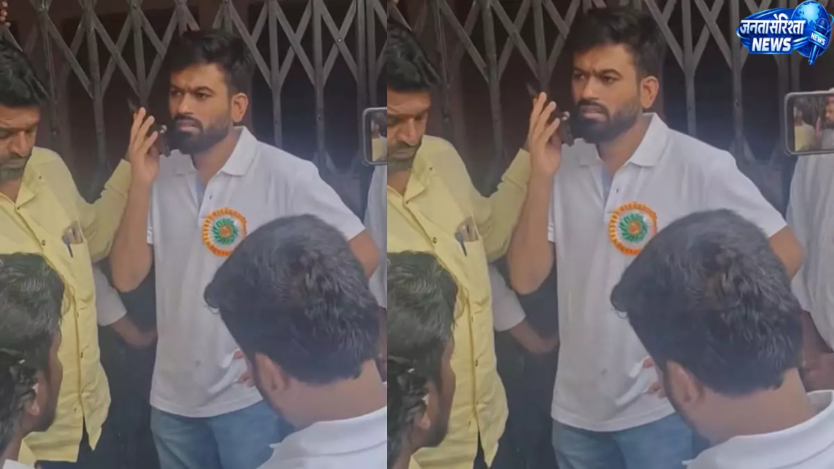 महाराष्ट्र के हिंगोली में स्कूल प्रिंसिपल पर शराब पीने के आरोप, ग्रामीणों ने कार्रवाई की मांग की महाराष्ट्र के हिंगोली में स्कूल प्रिंसिपल पर शराब पीने के आरोप, ग्रामीणों ने कार्रवाई की मांग की