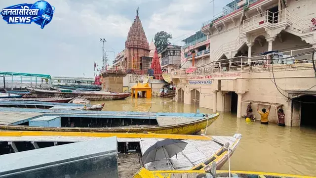 गंगा का जलस्तर बढ़ा, वाराणसी में NDRF अलर्ट; नदी किनारे सुरक्षा और निगरानी बढ़ाई गई गंगा का जलस्तर बढ़ा, वाराणसी में NDRF अलर्ट; नदी किनारे सुरक्षा और निगरानी बढ़ाई गई