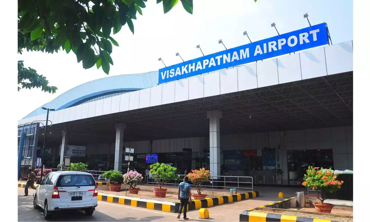 Andhra: विशाखापट्टनम एयरपोर्ट से उड़ान सेवाएं रविवार आधी रात से बंद रहेंगी Andhra: विशाखापट्टनम एयरपोर्ट से उड़ान सेवाएं रविवार आधी रात से बंद रहेंगी