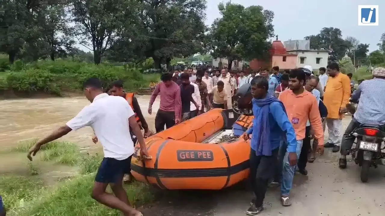 बर्थडे पार्टी जा रहे मामा और दो मासूम भांजे उफनते नाले में बहे बर्थडे पार्टी जा रहे मामा और दो मासूम भांजे उफनते नाले में बहे