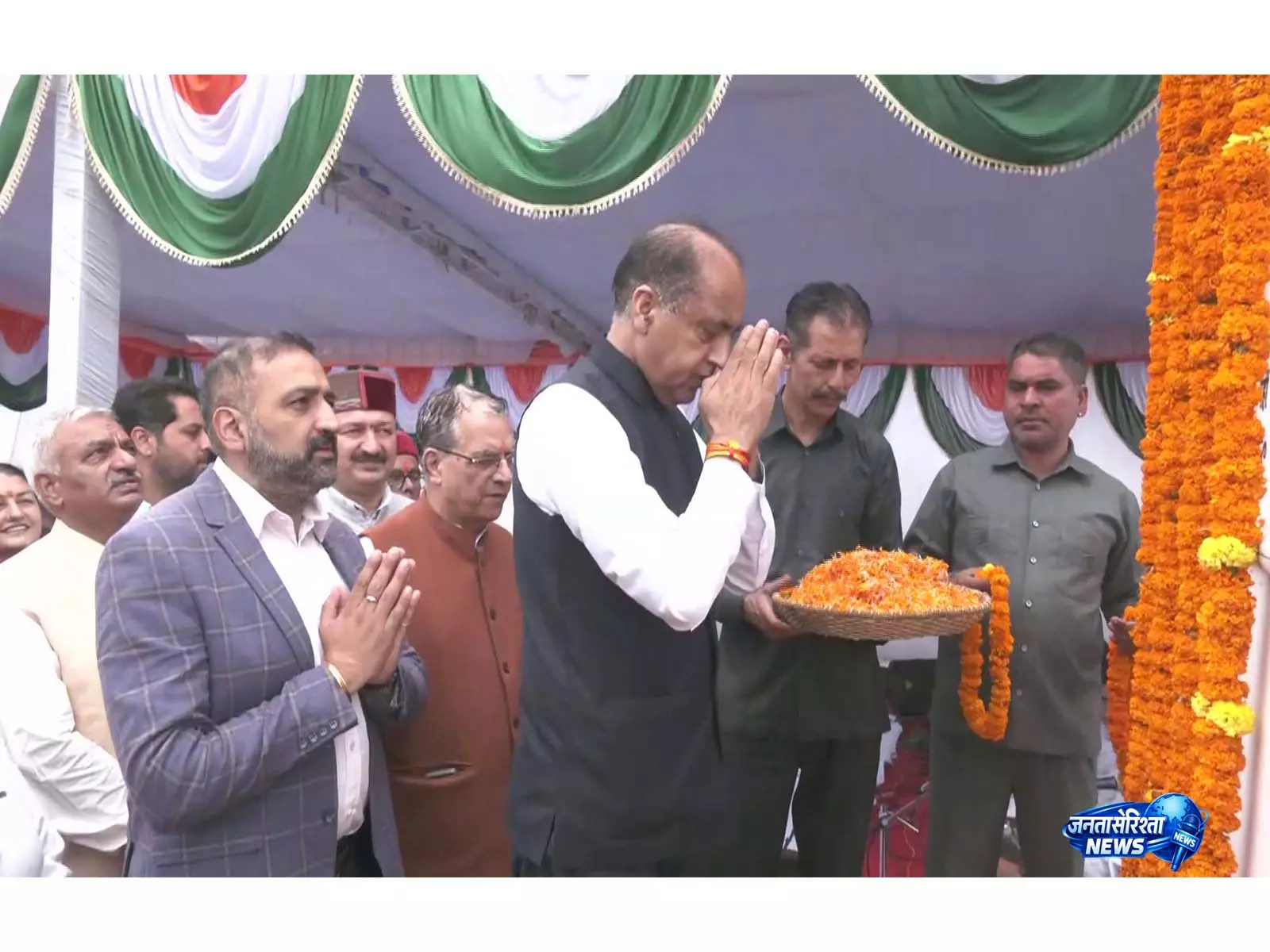 अटल की पुण्यतिथि पर जयराम ठाकुर ने किया नमन अटल की पुण्यतिथि पर जयराम ठाकुर ने किया नमन