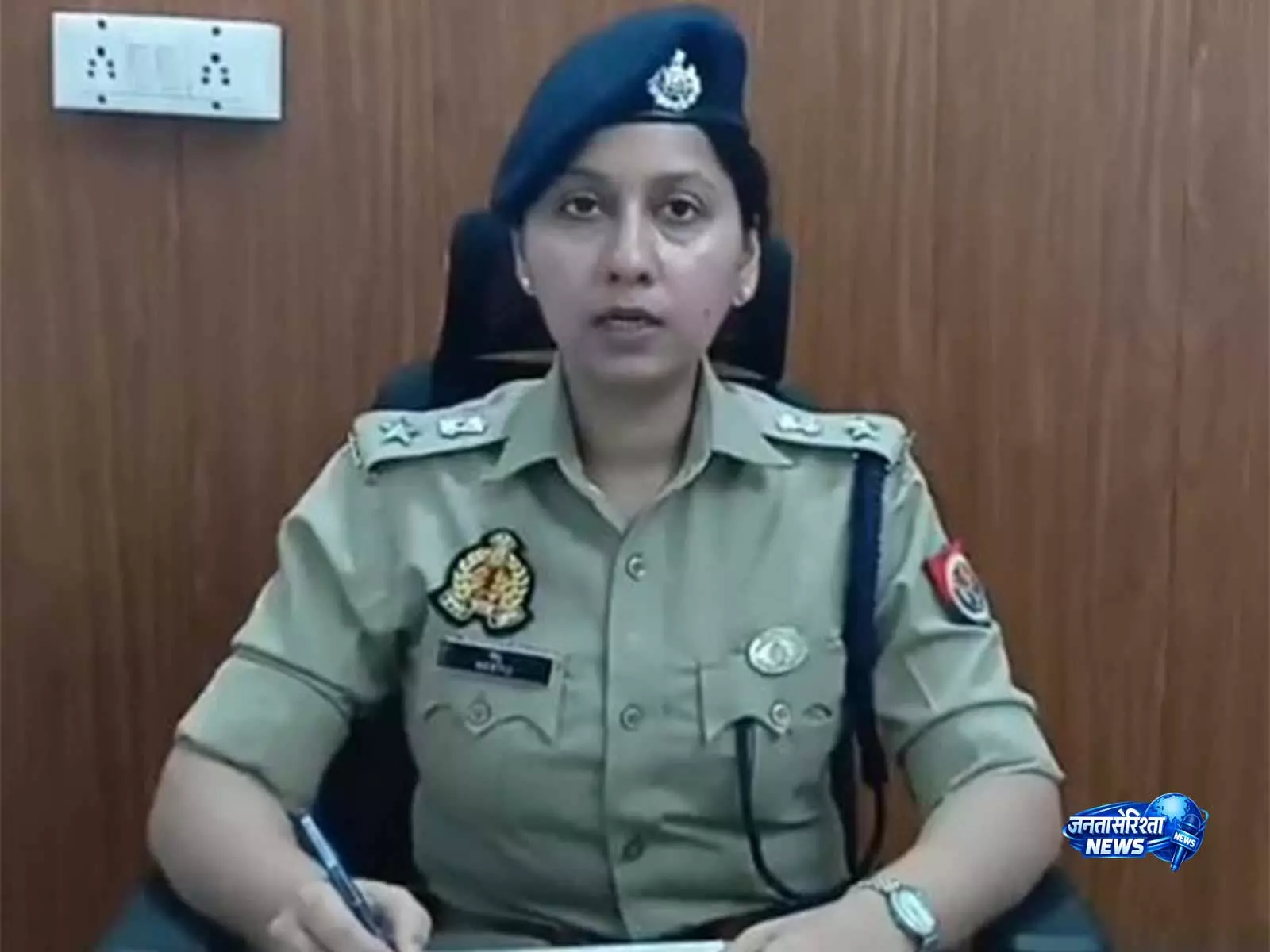 वाराणसी एयरपोर्ट पर लाइसेंसी बंदूक चली, दो घायल वाराणसी एयरपोर्ट पर लाइसेंसी बंदूक चली, दो घायल