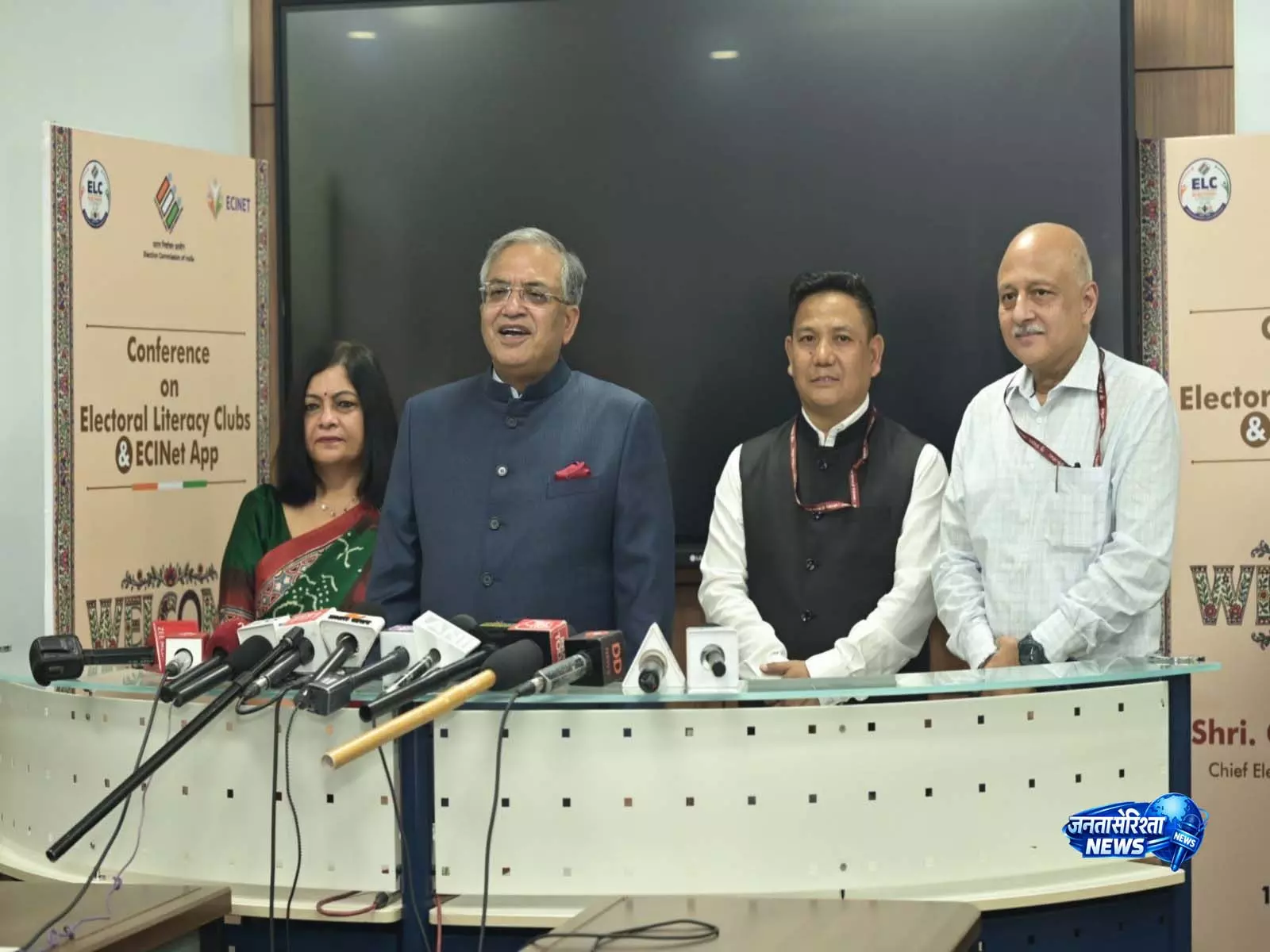 ज्ञानेश कुमार के बिहार दौरे पर चुनावी तैयारियों की समीक्षा ज्ञानेश कुमार के बिहार दौरे पर चुनावी तैयारियों की समीक्षा