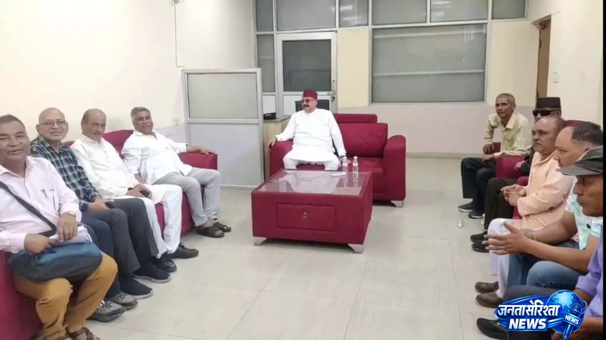 BJP कार्यालय पहुंचे चौबट्टाखाल के लोग, मंत्री के सामने उठाए भ्रष्टाचार और विकास कार्यों के मुद्दे BJP कार्यालय पहुंचे चौबट्टाखाल के लोग, मंत्री के सामने उठाए भ्रष्टाचार और विकास कार्यों के मुद्दे