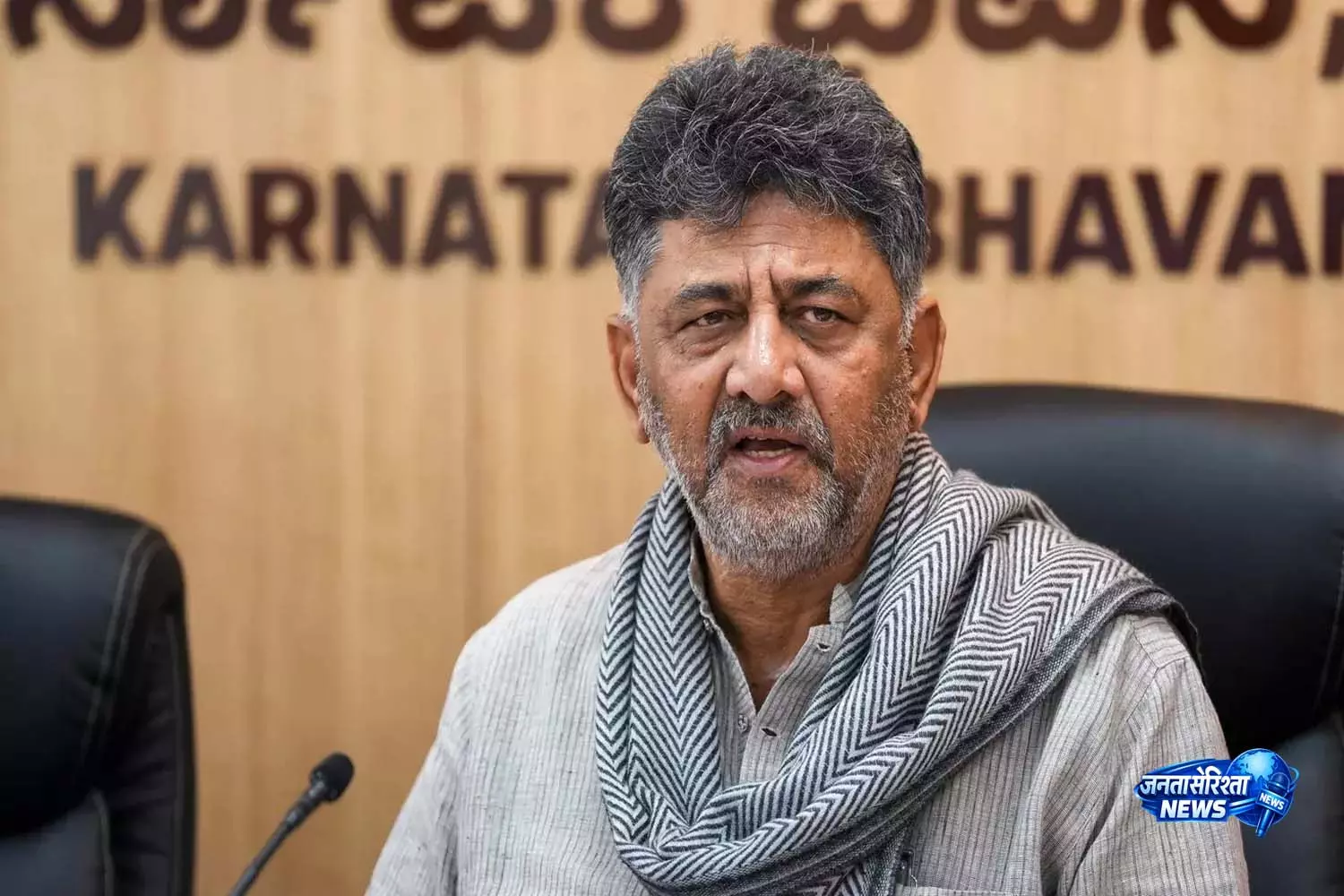 ‘मोदी-मोदी’ के नारों को DK-DK में बदला, शिवकुमार का वीडियो वायरल ‘मोदी-मोदी’ के नारों को DK-DK में बदला, शिवकुमार का वीडियो वायरल