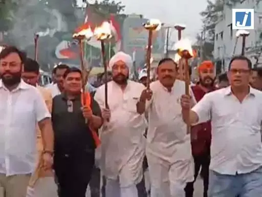 रायगढ़ में भाजयुमो का मशाल जुलूस, कांग्रेस पर ‘वंदे मातरम्’ के अपमान का आरोप रायगढ़ में भाजयुमो का मशाल जुलूस, कांग्रेस पर ‘वंदे मातरम्’ के अपमान का आरोप