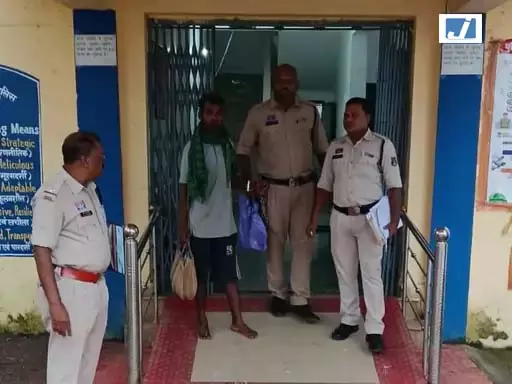 शराब के लिए पैसे नहीं दिए तो मां की हत्या, बेटे ने बांस के डंडे से सिर पर किया हमला शराब के लिए पैसे नहीं दिए तो मां की हत्या, बेटे ने बांस के डंडे से सिर पर किया हमला