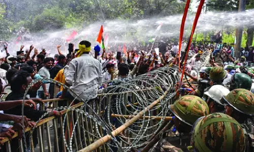 न्याय की मांग को लेकर सड़क पर उतरे झारखंड के छात्र