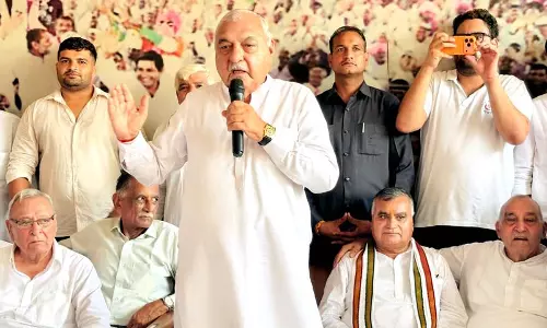 प्रदर्शनकारियों पर लाठीचार्ज को लेकर विपक्ष ने हरियाणा सरकार को घेरा प्रदर्शनकारियों पर लाठीचार्ज को लेकर विपक्ष ने हरियाणा सरकार को घेरा