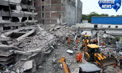 Delhi साकेत बिल्डिंग गिरने केस में तीन आरोपियों पर कार्रवाई Delhi साकेत बिल्डिंग गिरने केस में तीन आरोपियों पर कार्रवाई