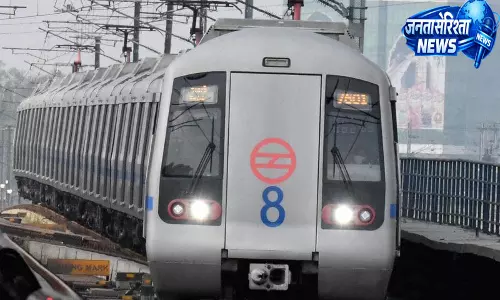 Delhi मेट्रो में महिला की तस्वीरें लेने पर CISF अधिकारी सस्पेंड Delhi मेट्रो में महिला की तस्वीरें लेने पर CISF अधिकारी सस्पेंड