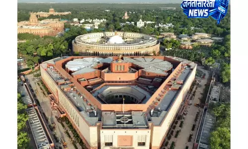Delhi वंदे मातरम और दिमागी नक्सल पर छिड़ी सियासी जंग