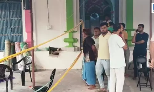 मस्जिद में मौलवी की चाकू मारकर हत्या, मौके पर कई थानों की पुलिस तैनात
