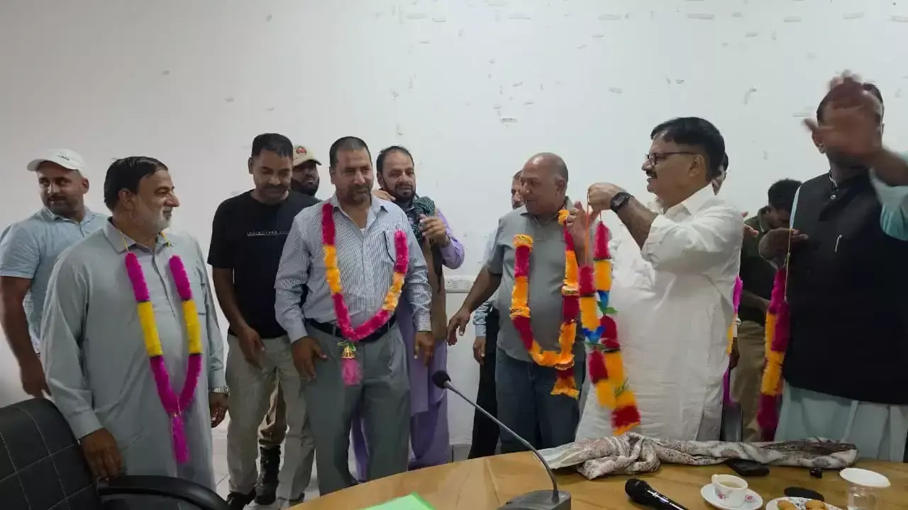 Mendhar: भाजपा कार्यकर्ताओं का नेशनल कॉन्फ्रेंस में शामिल होने का सिलसिला, राणा पर जताया विश्वास