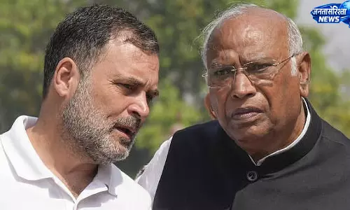 वंदे मातरम विवाद में कांग्रेस नेताओं की शिकायत वंदे मातरम विवाद में कांग्रेस नेताओं की शिकायत
