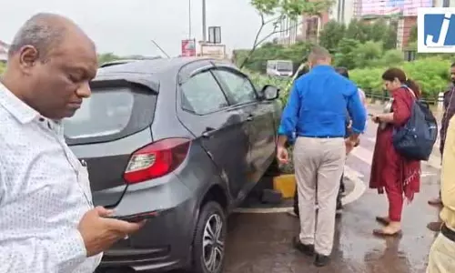नया रायपुर में रफ्तार का कहर, टियागो और ब्रेजा में भिड़ंत नया रायपुर में रफ्तार का कहर, टियागो और ब्रेजा में भिड़ंत