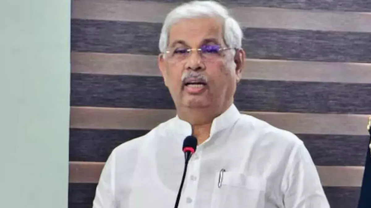 kerala: एट-होम समारोह से PSC चेयरमैन बेदखल, लोक भवन के कदम से हड़कंप kerala: एट-होम समारोह से PSC चेयरमैन बेदखल, लोक भवन के कदम से हड़कंप