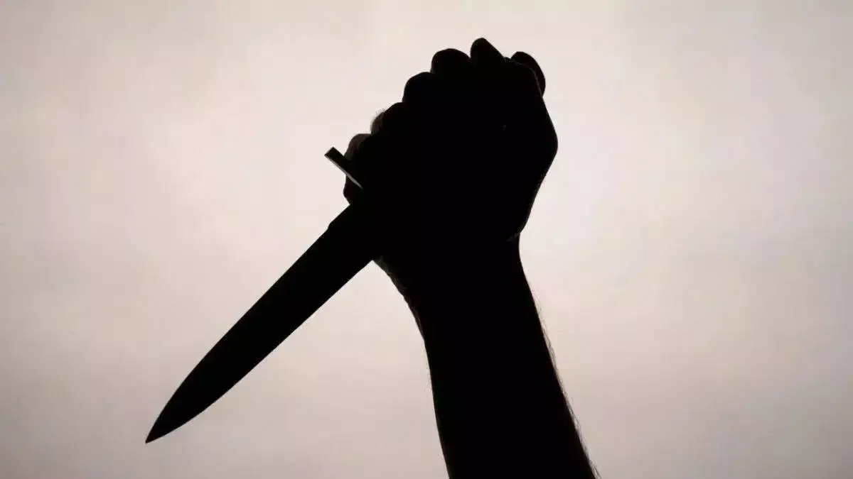Thrissur में महिला और उसके मंगेतर को चाकू मारने के बाद युवक फरार