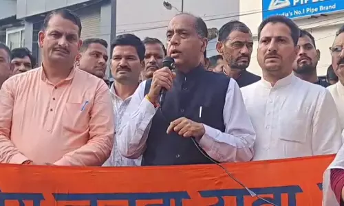 Mandi: कांग्रेस नेताओं के खिलाफ कानूनी कार्रवाई की मांग, वंदे मातरम् के अपमान पर बोले जयराम ठाकुर