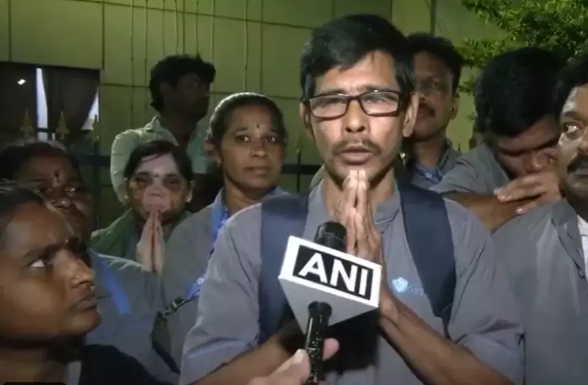 Vizag एयरपोर्ट से ऑपरेशन्स भोगपुरम शिफ्ट होने पर यात्रियों ने भावुक विदाई दी Vizag एयरपोर्ट से ऑपरेशन्स भोगपुरम शिफ्ट होने पर यात्रियों ने भावुक विदाई दी