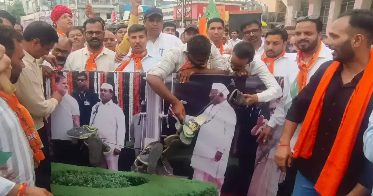 Bhilwara: वंदे मातरम् पर बढ़ी सियासी हलचल, भाजयुमो कार्यकर्ताओं ने भीलवाड़ा में जताया विरोध