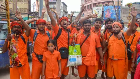 सावन की तीसरी सोमवारी: मंदिरों में गूंजे हर-हर महादेव के जयकारे