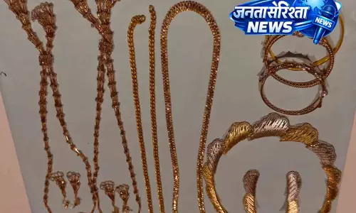 28.87 लाख का सोना जब्त: अहमदाबाद एयरपोर्ट पर केरल का दंपत्ति गिरफ्तार 28.87 लाख का सोना जब्त: अहमदाबाद एयरपोर्ट पर केरल का दंपत्ति गिरफ्तार