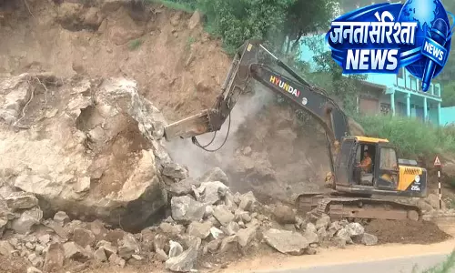 बाढ़ के बाद राजौरी-पुंछ सड़क मरम्मत तेज